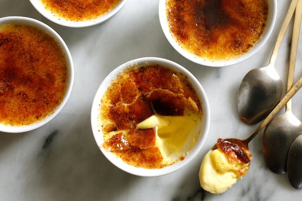 Classic creme brûlée