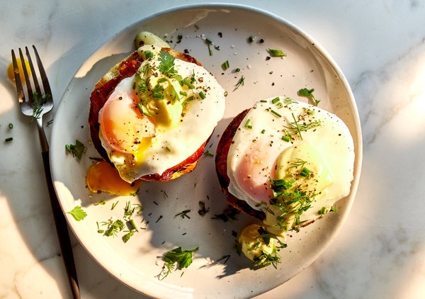 Eggs Benedict breakfast